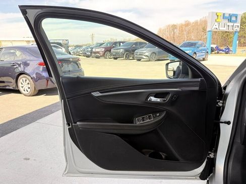 Used 2017 Chevrolet Impala LT FWD image 16