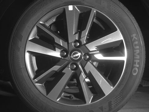 Used 2025 Nissan Versa SV FWD image 14