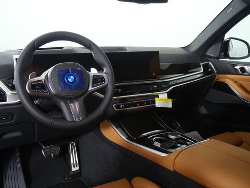 Certified 2026 BMW X5 xDrive50e w/ M Sport Package image 18