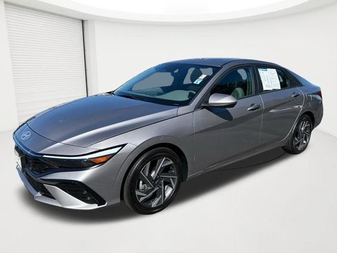 Certified 2025 Hyundai Elantra SEL w/ Cargo Package FWD image 1