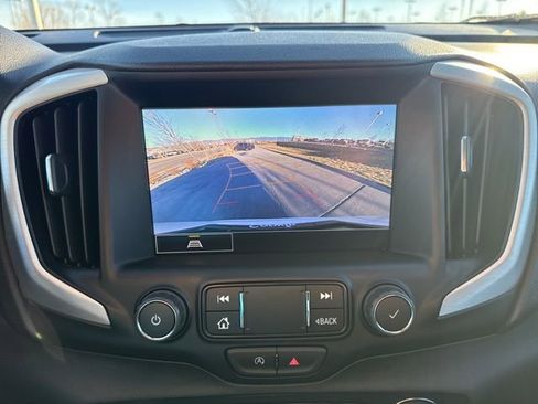 Used 2024 GMC Terrain SLT image 31