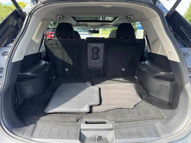 Used 2015 Nissan Rogue SV w/ SV Premium Package AWD/4WD image 13