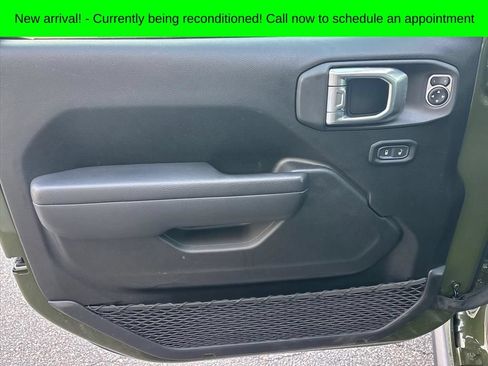 Used 2024 Jeep Wrangler Unlimited AWD/4WD image 8