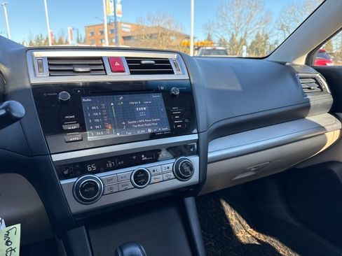 Used 2016 Subaru Outback 2.5i Premium image 8