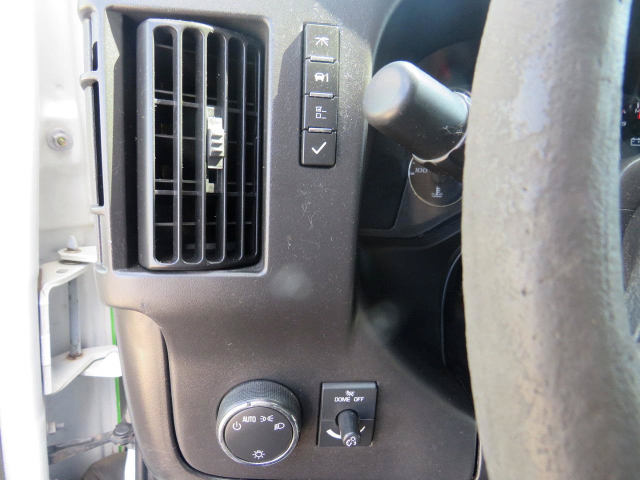 Used 2009 Chevrolet Express 2500 Extended RWD image 25