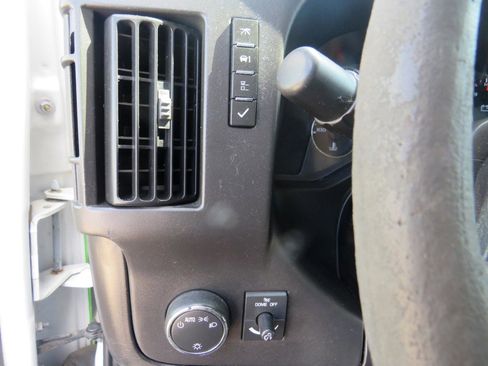 Used 2009 Chevrolet Express 2500 Extended RWD image 25