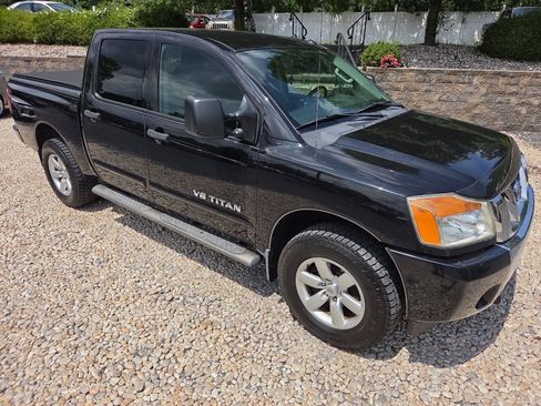 Used 2014 Nissan Titan SV w/ SV Premium Utility Package AWD/4WD image 9