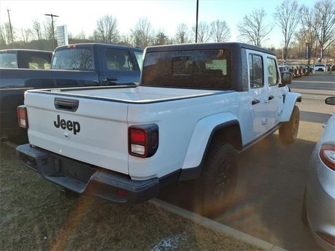 Used 2021 Jeep Gladiator Willys image 7
