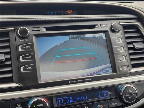 Used 2018 Toyota Highlander XLE AWD/4WD image 24