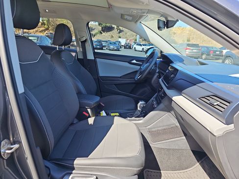 Used 2023 Volkswagen Taos SE w/ Panoramic Sunroof Package FWD image 13