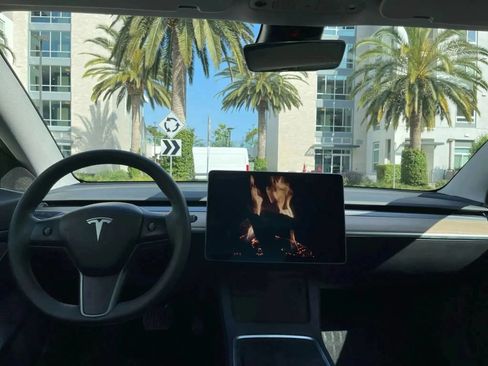 Used 2023 Tesla Model 3 Standard Range RWD image 8