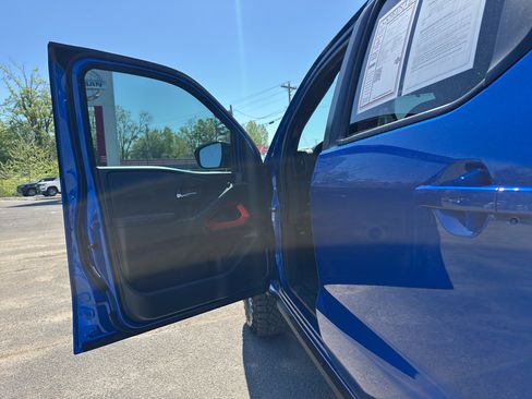 Used 2025 Nissan Frontier PRO-4X image 18