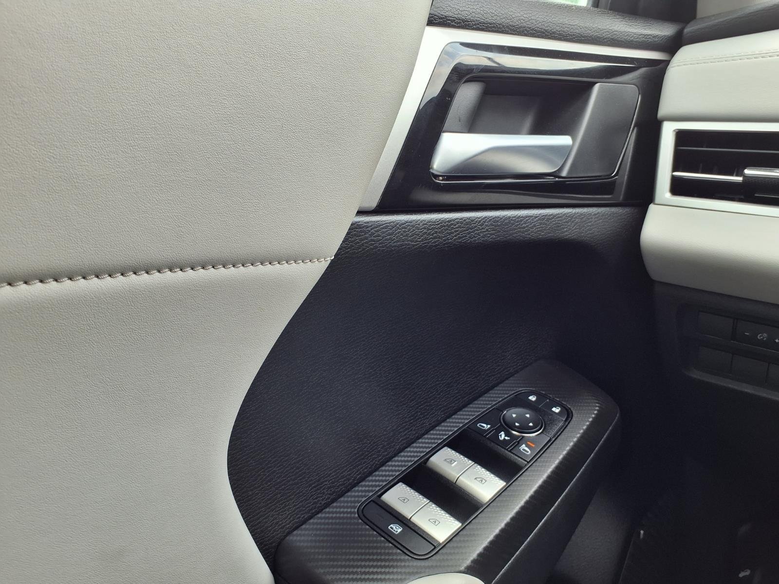 Used 2025 Mitsubishi Outlander SE AWD/4WD image 18