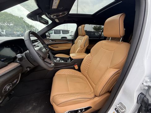 Used 2024 Jeep Grand Cherokee L Summit w/ Advanced Protech Group IV AWD/4WD image 28