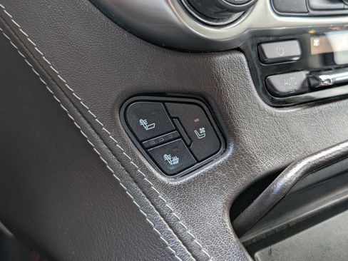 Used 2020 Chevrolet Suburban Premier RWD image 18