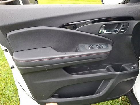 Used 2023 Honda Ridgeline Black Edition image 12