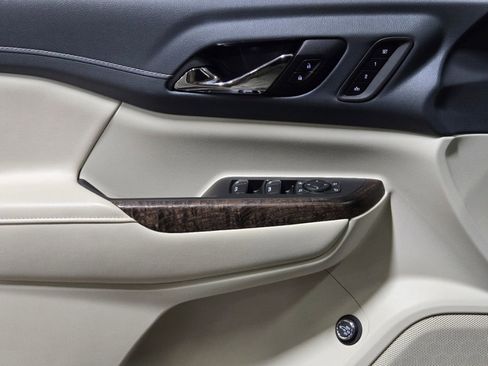 Used 2021 GMC Acadia Denali w/ Denali Technology Package image 37