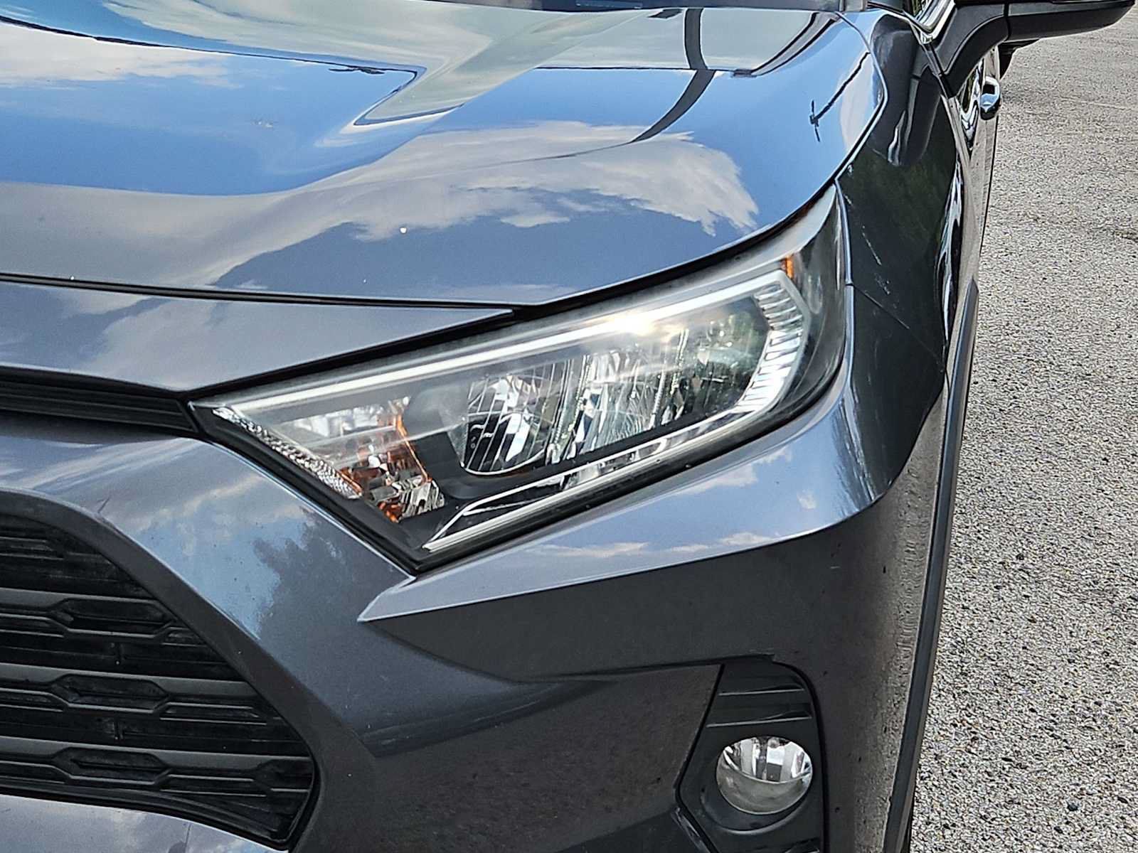 Used 2019 Toyota RAV4 XLE w/ Convenience Package FWD image 11