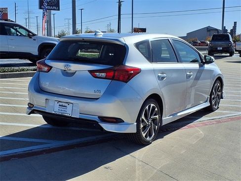 Used 2017 Toyota Corolla iM image 4