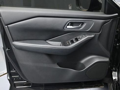 Used 2024 Nissan Rogue SV image 13