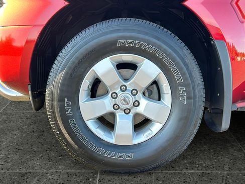 Used 2012 Nissan Frontier SV w/ SV Premium Utility Pkg AWD/4WD image 4