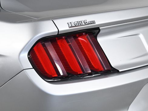 Used 2016 Ford Mustang Premium image 30