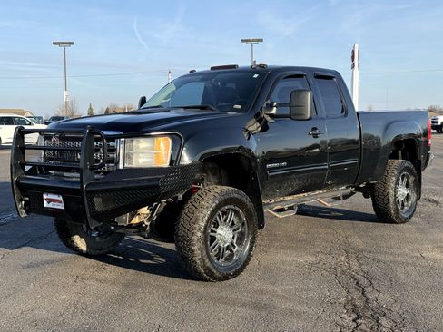 Used 2011 GMC Sierra 2500 SLT w/ SLT Convenience Package image 8