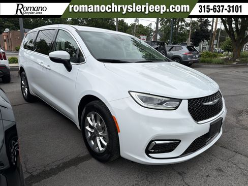Used 2023 Chrysler Pacifica Touring-L AWD/4WD image 1