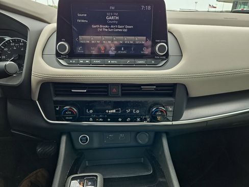 Used 2023 Nissan Rogue SV w/ SV Premium B Package image 14