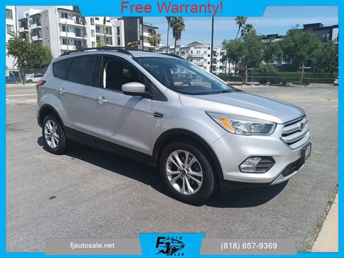 Used 2019 Ford Escape SE FWD image 1