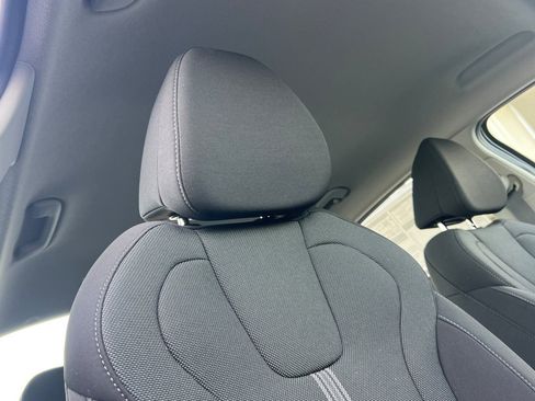 Used 2025 Hyundai Elantra SE image 21