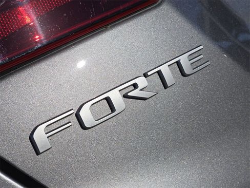 Used 2024 Kia Forte LXS w/ LXS Technology Package image 30