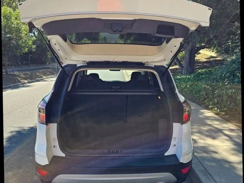 Used 2018 Ford Escape SE w/ SE Sync 3 Package AWD/4WD image 24