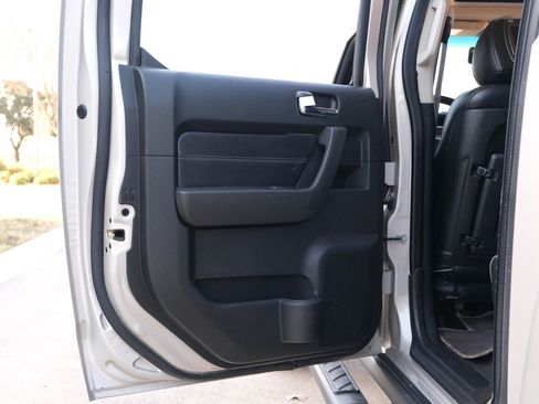 Used 2009 HUMMER H3T Alpha image 18