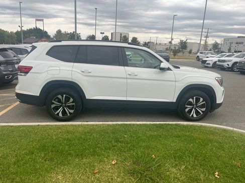 Used 2024 Volkswagen Atlas SE FWD image 4