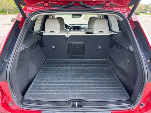 Used 2019 Volvo XC40 T4 Momentum image 29