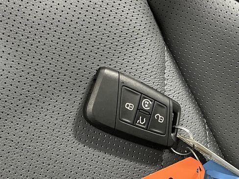 Used 2025 Volkswagen Jetta SEL image 25