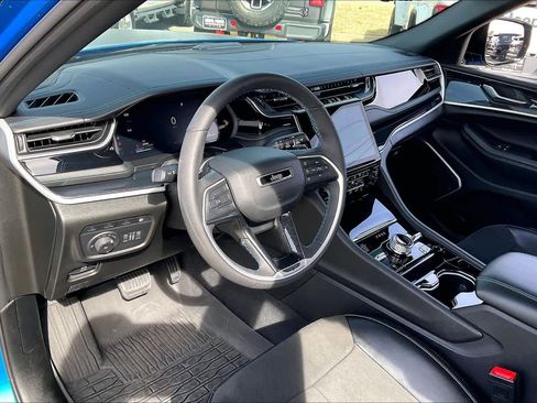 Used 2022 Jeep Grand Cherokee Trailhawk w/ Advanced Protech Group II image 17