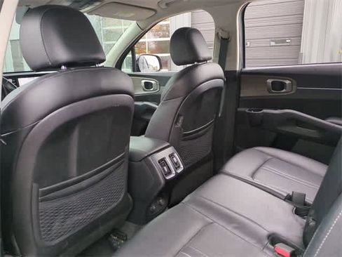 Used 2022 Kia Sorento S image 19