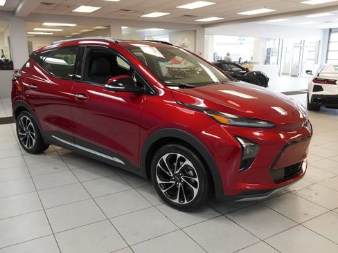 Used 2023 Chevrolet Bolt EUV Premier w/ Sun & Sound Package image 9