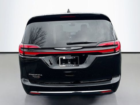 Used 2024 Chrysler Pacifica Touring-L image 6