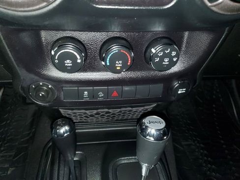 Used 2018 Jeep Wrangler Unlimited Sport S image 19