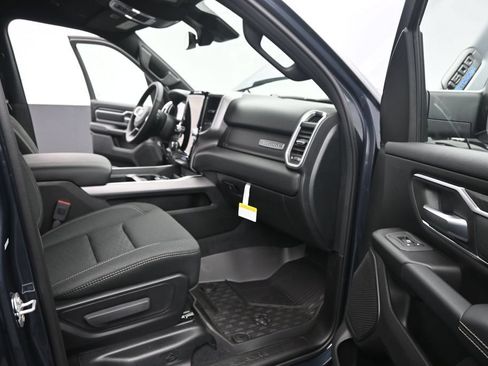 New 2026 RAM 1500 4x4 Crew Cab image 17