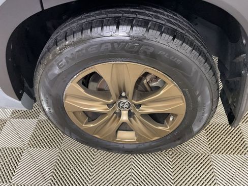 Used 2022 Toyota Highlander Bronze Edition image 6