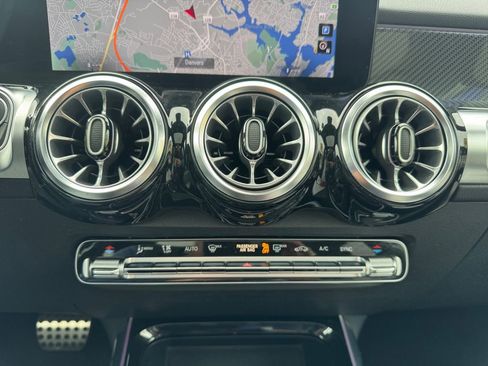 Used 2022 Mercedes-Benz GLB 250 4MATIC image 19