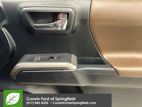 Used 2016 Toyota Tacoma Limited image 11