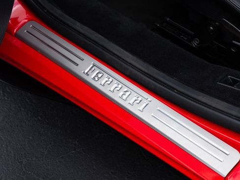 Used 2022 Ferrari F8 Tributo RWD image 37