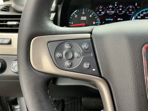 Used 2017 GMC Yukon Denali image 9