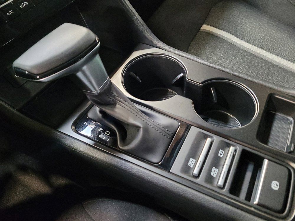 Used 2025 Hyundai Sonata SE FWD image 26