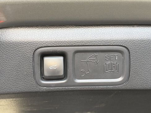 Used 2024 Ford Expedition XLT AWD/4WD image 17